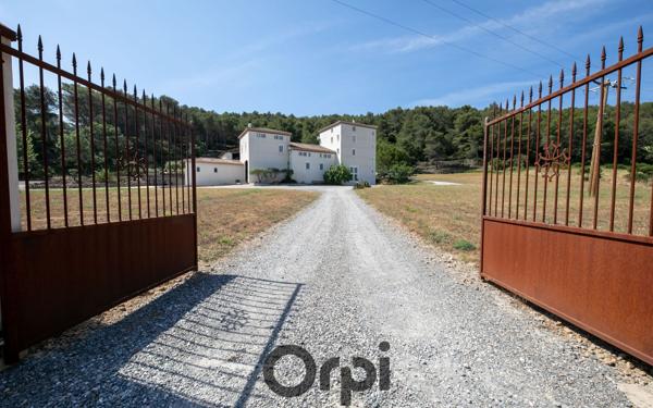 Maison à vendre    14 pièces •  Villesèque-des-Corbières