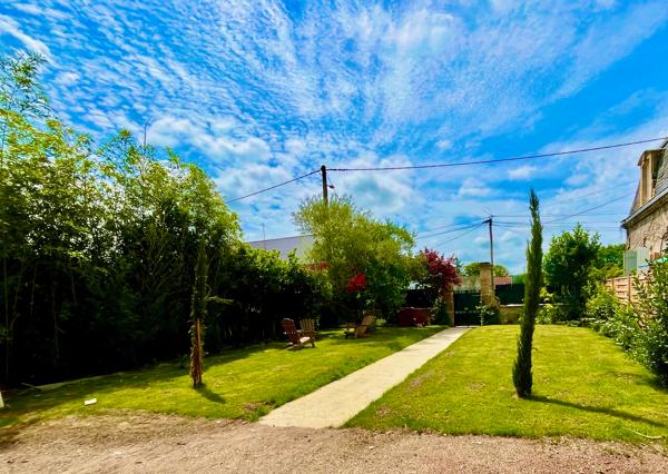Sainte Livrade sur Lot, cette résidence de 12 logements a été entièrement rénovée (appartements de standing, parties communes) avec une finition de grande qualité. Cet appartement T2 de m² a un séjour avec cuisine équipée, salle d'eau avec WC et une pi , Sainte livrade sur lot
