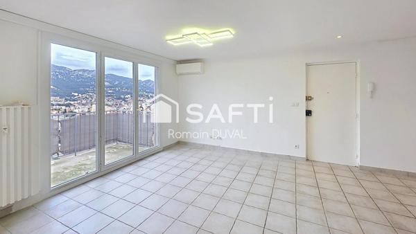 Appartement T5 traversant avec terrasse et vue panoramique sur le Mont Faron – Résidence sécurisée
