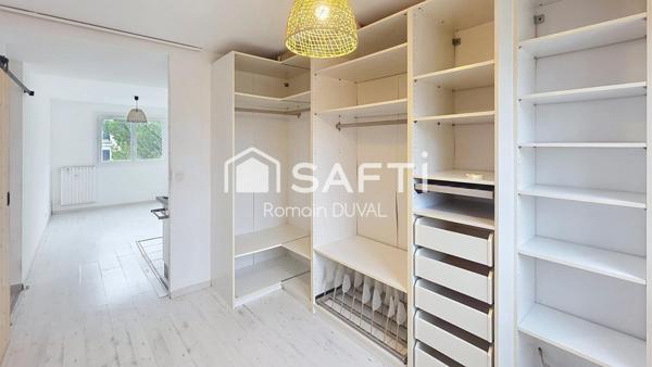 Appartement T5 traversant avec terrasse et vue panoramique sur le Mont Faron – Résidence sécurisée