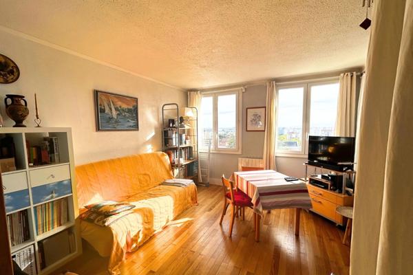 LYON 3e – AVENUE ROCKEFELLER – T2 DE 53 m² – 7e ÉTAGE – VUE DÉGAGÉE – CALME ET LUMINEUX. CAVE