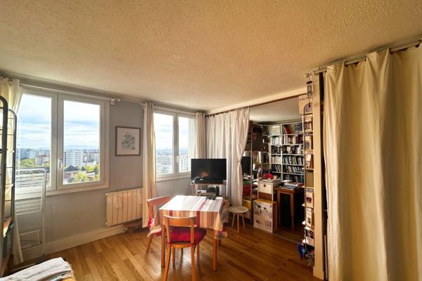 LYON 3e – AVENUE ROCKEFELLER – T2 DE 53 m² – 7e ÉTAGE – VUE DÉGAGÉE – CALME ET LUMINEUX. CAVE