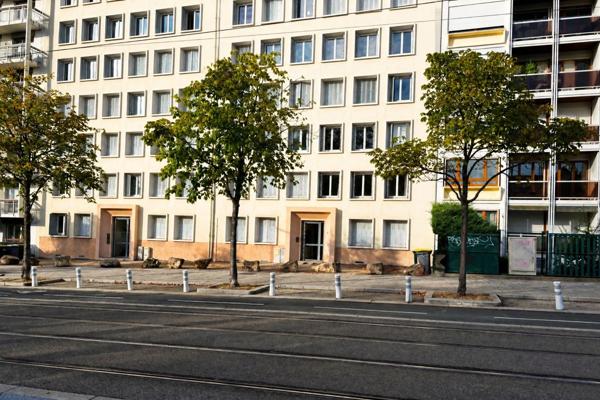 LYON 3e – AVENUE ROCKEFELLER – T2 DE 53 m² – 7e ÉTAGE – VUE DÉGAGÉE – CALME ET LUMINEUX. CAVE