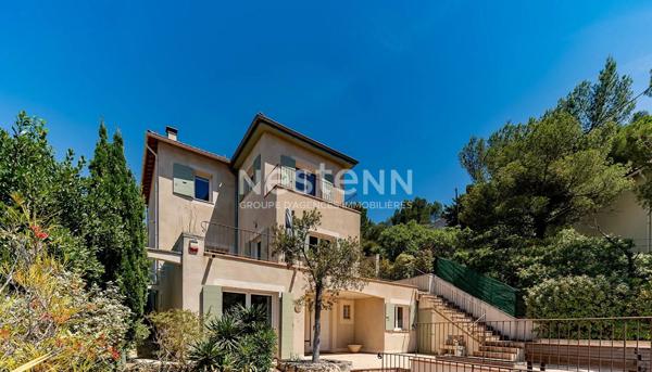 Maison 250m² terrain 544m² en restanque, Piscine, studio indépendant, sur les hauteurs avec Vue Mer.