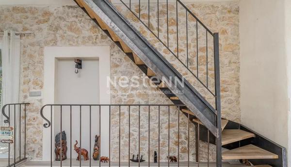 Maison 250m² terrain 544m² en restanque, Piscine, studio indépendant, sur les hauteurs avec Vue Mer.