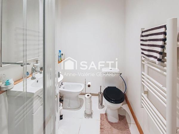 Longère en pierres avec dépendances et champ 1hect