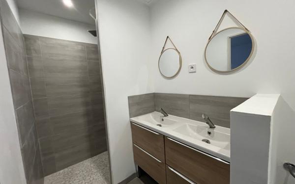 Appartement à louer    3 pièces •  Castries