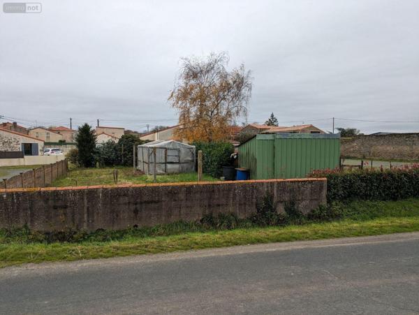 Terrain à Batir à vendre à Les Herbiers en Vendée (85500), ref : 85013-1090039