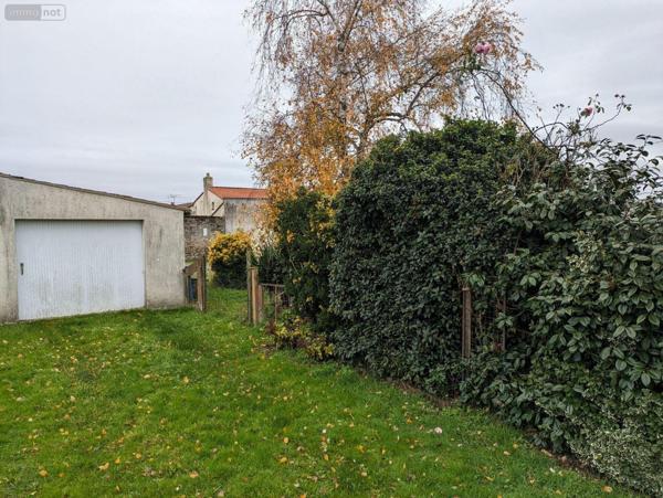 Terrain à Batir à vendre à Les Herbiers en Vendée (85500), ref : 85013-1090039