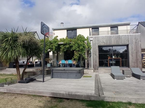 PROCHE AURAY - Maison contemporaine de 4 chambres avec garage. , Pluneret