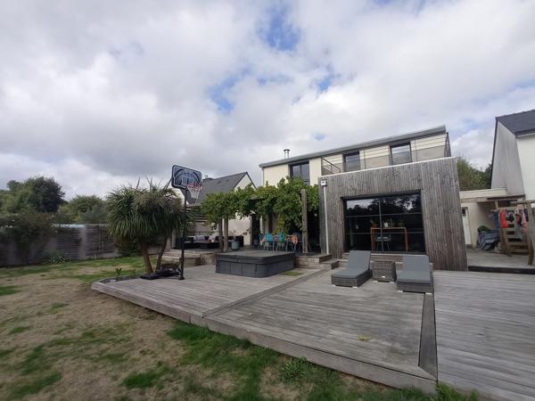 PROCHE AURAY - Maison contemporaine de 4 chambres avec garage. , Pluneret