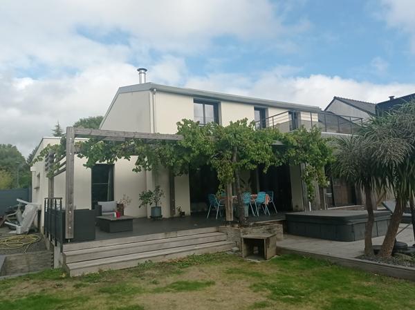 PROCHE AURAY - Maison contemporaine de 4 chambres avec garage. , Pluneret