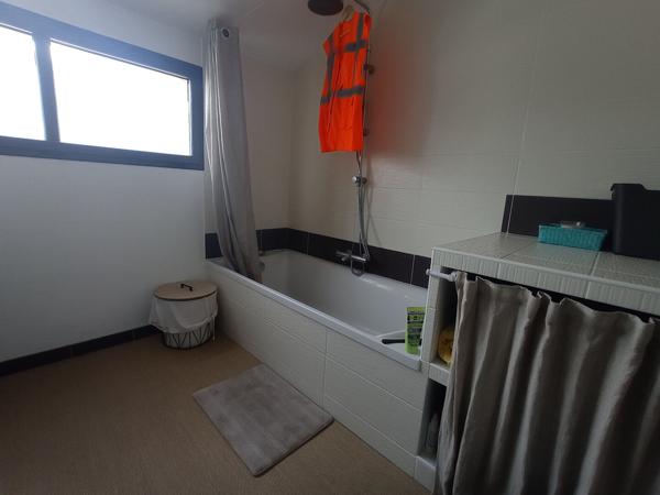 PROCHE AURAY - Maison contemporaine de 4 chambres avec garage. , Pluneret