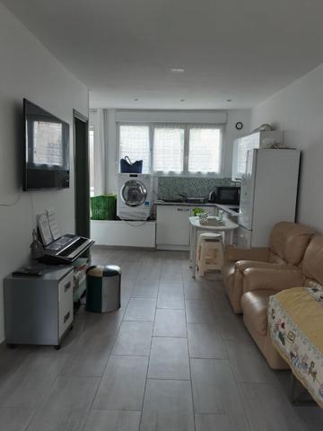 Studio centre ville Airaines avec cour extérieure privative