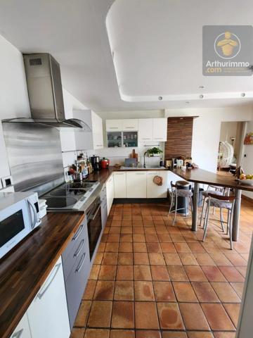 Vente                                                      Maison
                        
                     8 pièces                      193 m2                     à Messas