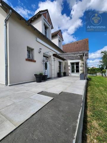 Vente                                                      Maison
                        
                     8 pièces                      193 m2                     à Messas