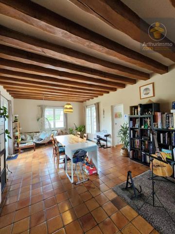 Vente                                                      Maison
                        
                     8 pièces                      193 m2                     à Messas
