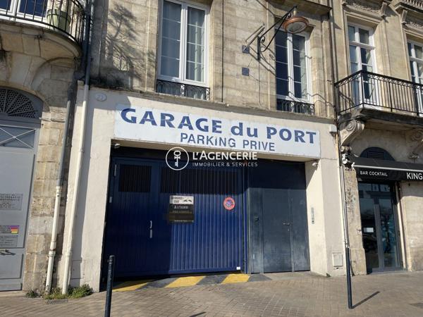 Place de parking privative et sécurisée – Coeur Chartrons