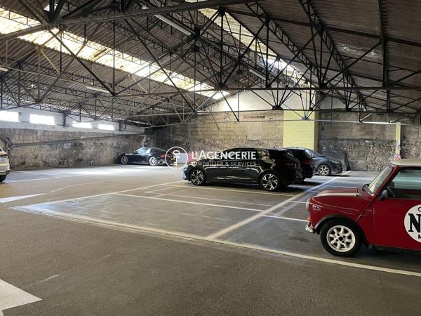 Place de parking privative et sécurisée – Coeur Chartrons