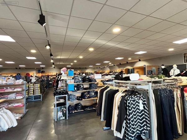 Murs commerciaux à vendre à Mauriac dans le Cantal (15200), ref : 15060/1239