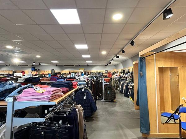 Murs commerciaux à vendre à Mauriac dans le Cantal (15200), ref : 15060/1239