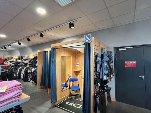 Murs commerciaux à vendre à Mauriac dans le Cantal (15200), ref : 15060/1239