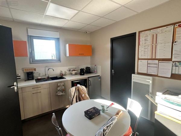 Murs commerciaux à vendre à Mauriac dans le Cantal (15200), ref : 15060/1239