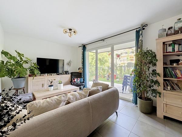Appartement
         4 pièces
        - 86 m² Exclusivité 380 000 € *