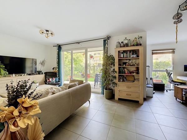 Appartement
         4 pièces
        - 86 m² Exclusivité 380 000 € *