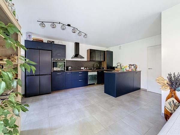 Appartement
         4 pièces
        - 86 m² Exclusivité 380 000 € *
