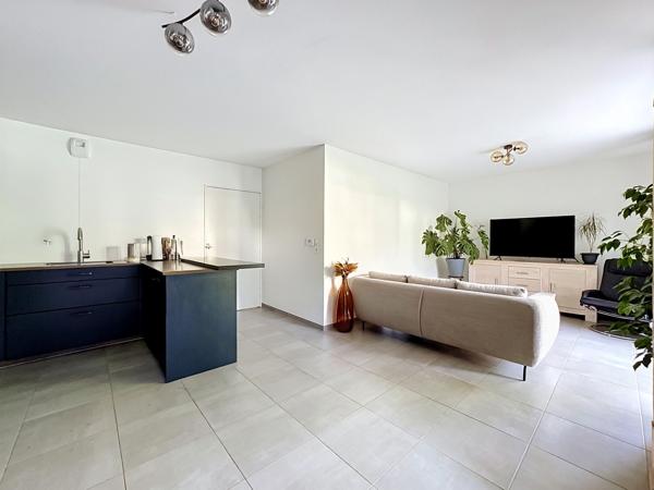 Appartement
         4 pièces
        - 86 m² Exclusivité 380 000 € *
