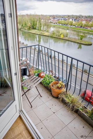 PONTOISE vue sur l'Oise -Magnifique F5 rénové avec place de parking et cave