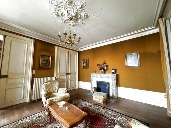 Immeuble 631m2 habitables - centre-ville JARNAC Jarnac (16200)