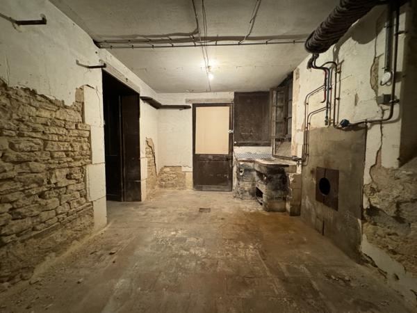 Immeuble 631m2 habitables - centre-ville JARNAC Jarnac (16200)