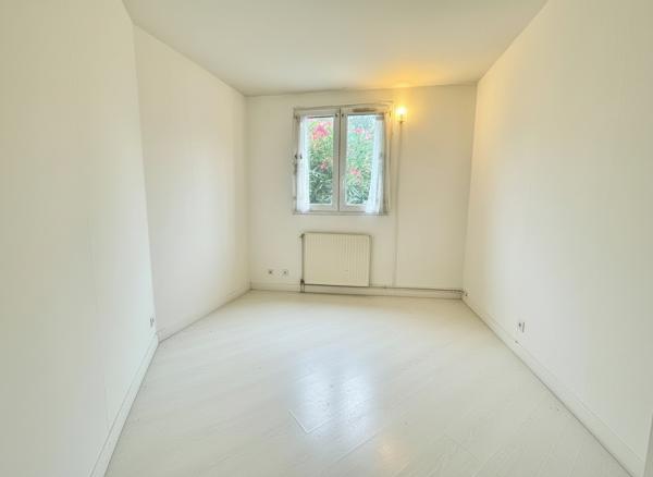Appartement 4 pièces au rez-de-chaussée avec grande terrasse