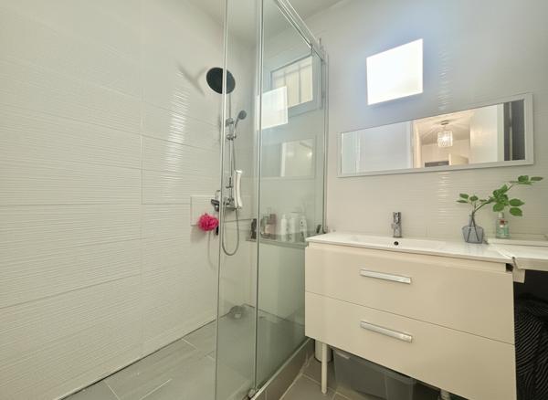 Appartement 4 pièces au rez-de-chaussée avec grande terrasse