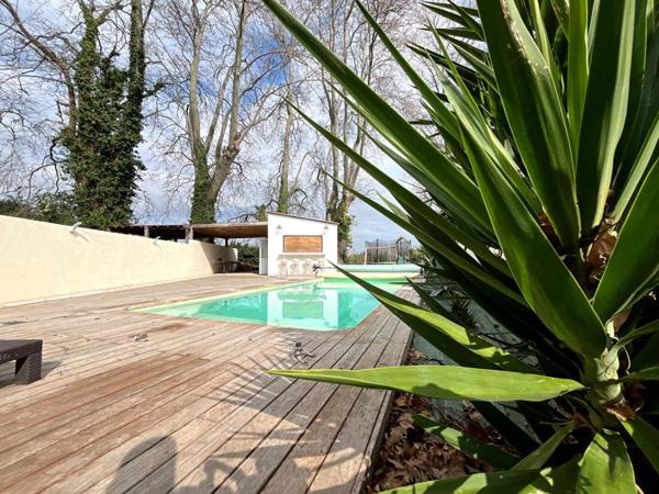 Magnifique maison en R+1 de 200 m² environs de style mas sans vis-à-vis avec grande piscine 8 sur 4