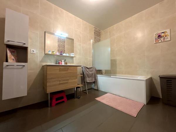 Magnifique maison en R+1 de 200 m² environs de style mas sans vis-à-vis avec grande piscine 8 sur 4