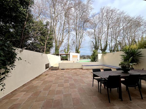 Magnifique maison en R+1 de 200 m² environs de style mas sans vis-à-vis avec grande piscine 8 sur 4