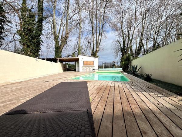 Magnifique maison en R+1 de 200 m² environs de style mas sans vis-à-vis avec grande piscine 8 sur 4