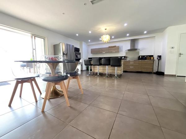 Magnifique maison en R+1 de 200 m² environs de style mas sans vis-à-vis avec grande piscine 8 sur 4