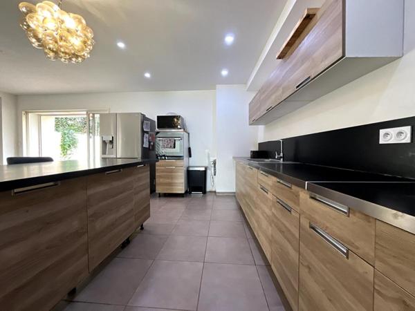 Magnifique maison en R+1 de 200 m² environs de style mas sans vis-à-vis avec grande piscine 8 sur 4