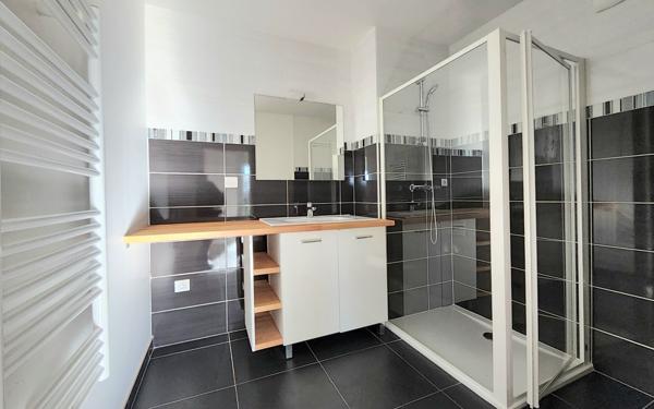 Appartement à vendre    3 pièces • 64,49 m2 Saint-Pierre-d'Irube