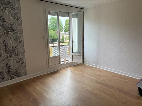 APPARTEMENT 2 CHAMBRES GARAGE FERME