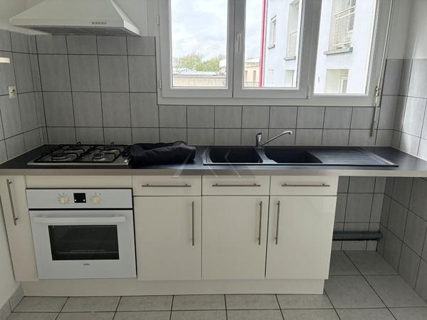 APPARTEMENT 2 CHAMBRES GARAGE FERME