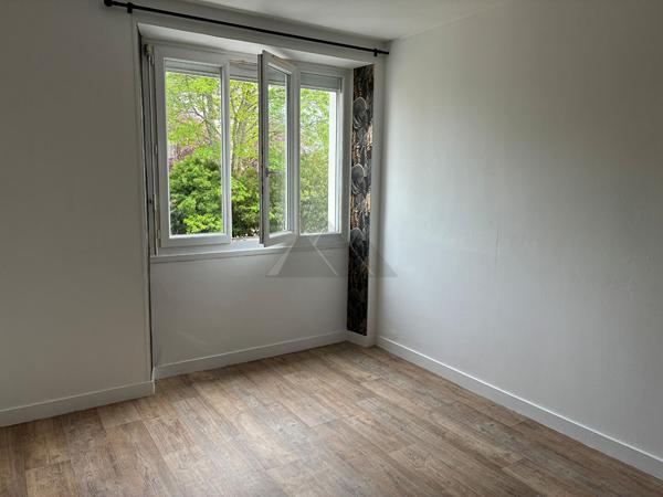 APPARTEMENT 2 CHAMBRES GARAGE FERME