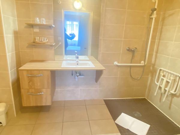 Hotel/Bar/Restaurant 30 pièces 230 000 €