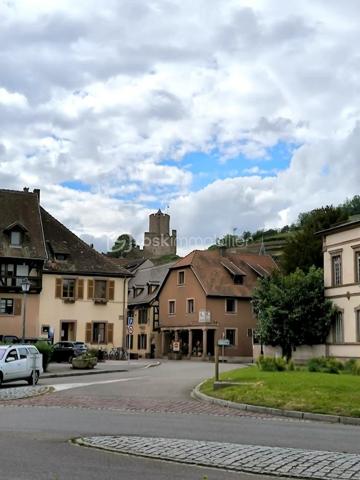 Aux portes de la ville de Kaysersberg, terrain de construction non viabilisé de 707 m2. Belle exposition ensoleillée pour cette parcelle qui pourra accueillir votre future maison. N'hésitez pas à me contacter pour tous renseignements.