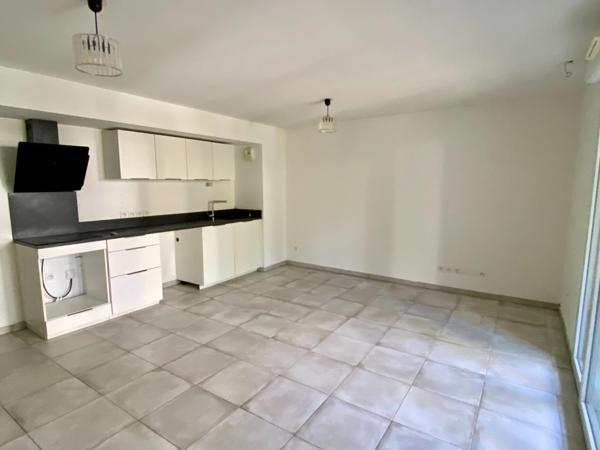 Dpt Hérault (34), à louer MONTPELLIER appartement T3 d'envieon 63 m² avec terrase de 12 m²