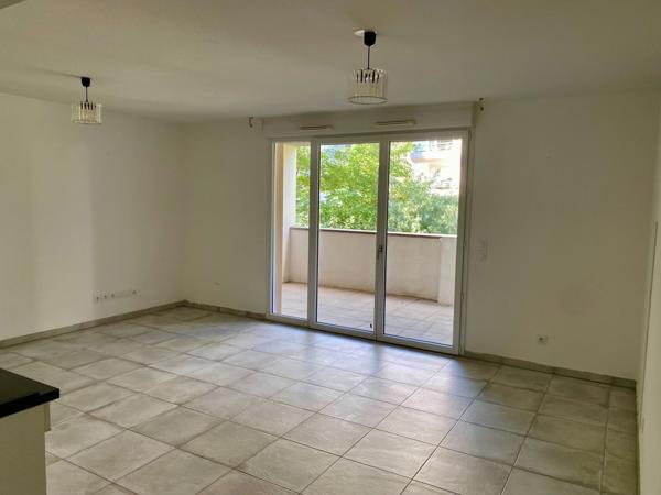 Dpt Hérault (34), à louer MONTPELLIER appartement T3 d'envieon 63 m² avec terrase de 12 m²